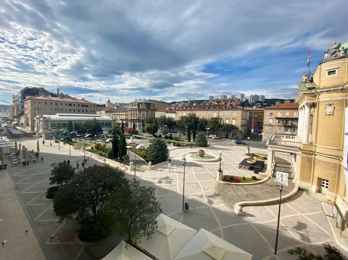 Apartamento Plaza Teatro & Piazzale Teatro Rijeka Exterior foto
